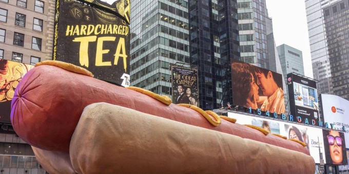 В США установили гигантскую отварную сосиску