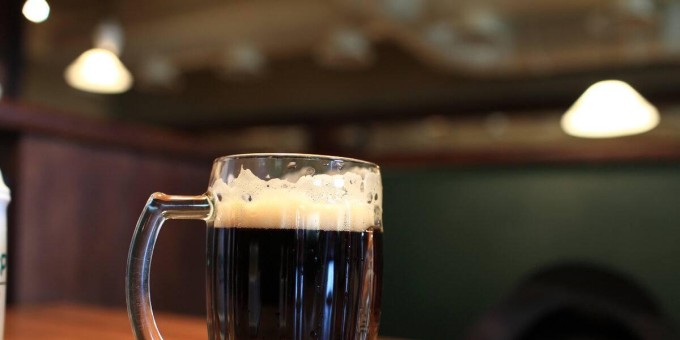 Необычный коктейль из пива и колы по рецепту Дизеля