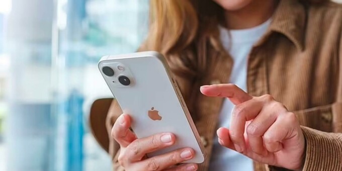 Срочно обновить iPhone призывает Apple